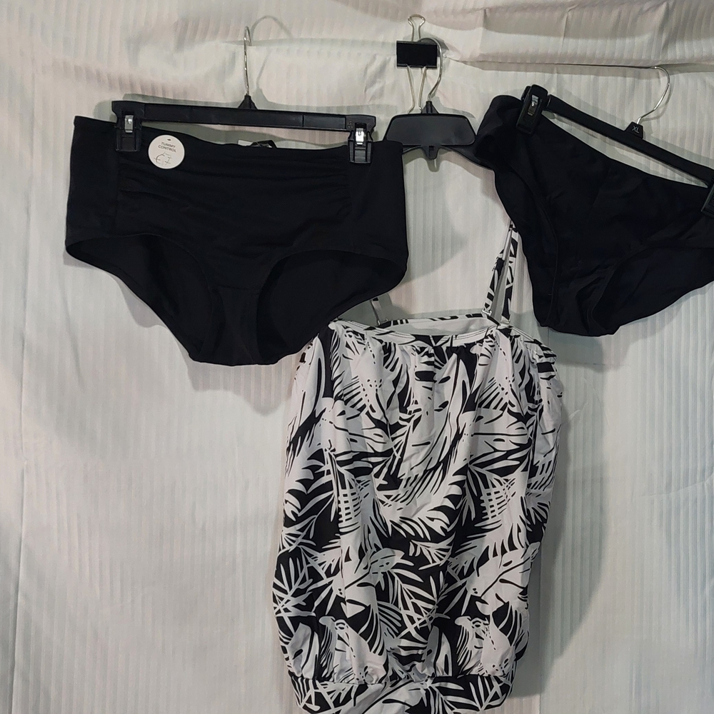 Women's Large Dorina Black and White Leaf Print Swimsuit Set